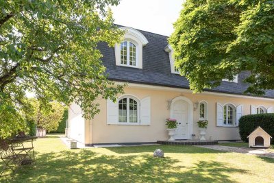 Schöner Wohnen an der Ostsee! Landhausvilla mit viel Platz und Tiefgarage in Timmendorfer Strand