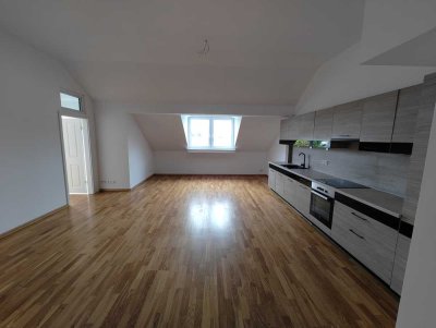 Stilvolle 3-Raum-DG-Wohnung mit gehobener Innenausstattung mit EBK im Zentrum von Oranienburg