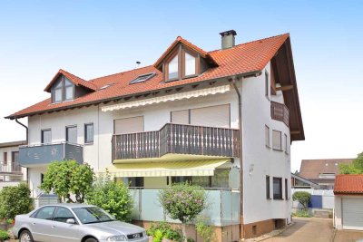 Charmante 2ZKB-Dachgeschoss-Wohnung mit 61 qm, Loggia, Kellerraum und Stellplatz in ruhiger Wohnlage