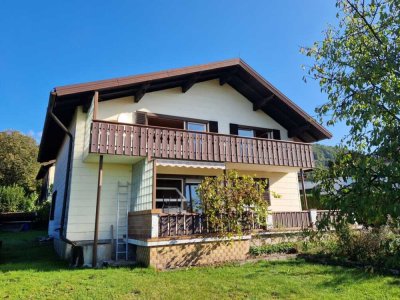 Renovierungsbedürftiges Einfamilienhaus mit Nebengebäude und Garage in sehr guter Wohnlage