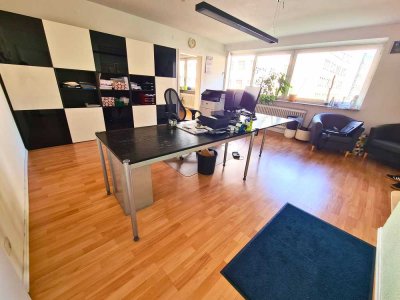 Viel Potenzial!! Zwei verbundene und vermietete 1-Zimmer-Wohnungen inkl. Tiefgaragenplatz