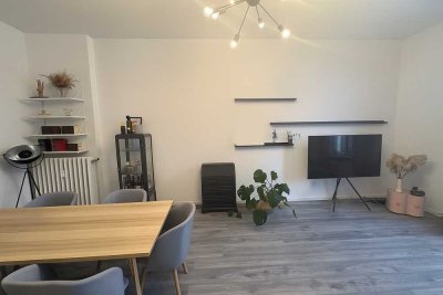 Charmante 2-Zimmer-Altbauwohnung mit Balkon im Viertel