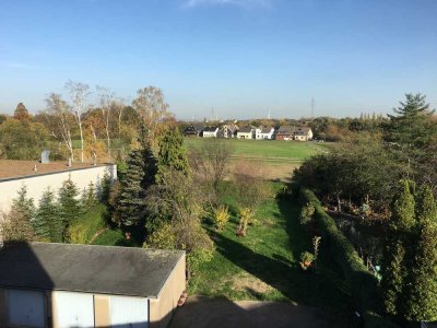 Freundliche 2-Zimmer-DG-Wohnung für Single oder Firmenmitarbeiter  in Essen