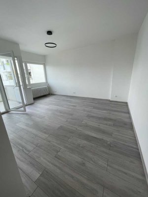 Kernsanierte 1-Zimmer-Wohnung mit geh. Innenausstattung mit EBK