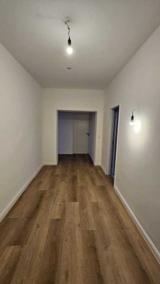 Erstbezug! Sanierte 4 Zimmer Wohnung mit Terasse