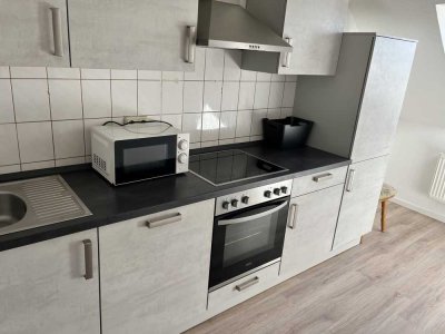 Werdau: Helle 3-Raum-Wohnung mit EBK zu vermieten!