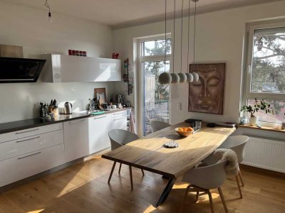 Schöne, größzügige Altbauwohnung