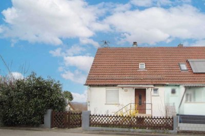 Greifen Sie zu! Sanierungsbedürftige Doppelhaushälfte mit Garten, Terrasse und einer Garage