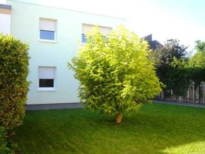 Helles Atriumhaus auf drei versetzten Ebenen