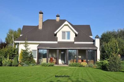 Einfamilienhaus mit Garage in ruhiger Wohnlage - provisionsfrei