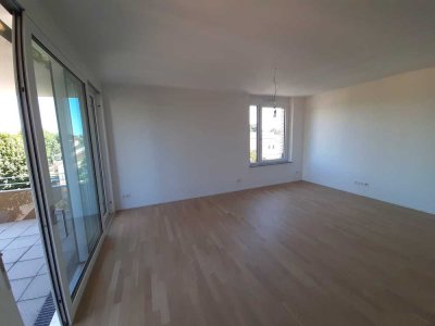 Neuwertige, helle und ruhige 3‑Zimmer Wohnung im 4. OG mit Balkon in Stuttgart-Steckfeld