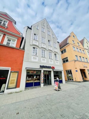 Direkt am Marktplatz: Denkmalgeschütztes Wohn- und Geschäftshaus mit Potential zu verkaufen