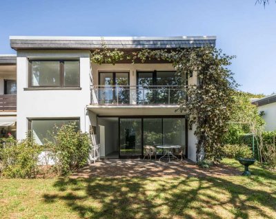 Exklusiv wohnen im Schlosspark Georgenborn: Saniertes Haus in absolut ruhiger Lage nah an Wiesbaden