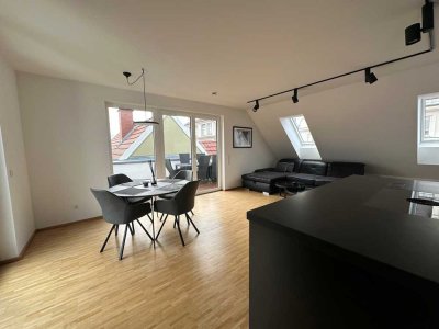 Exklusive 2 ZKB-Penthouse Wohnung mit 2 Dachterassen, 2 Stellplätzen und Fahrstuhl!