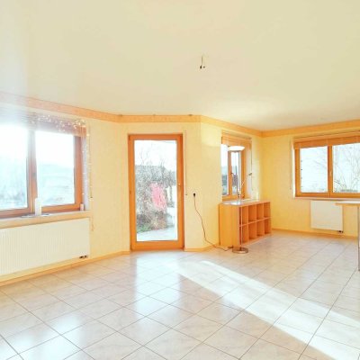 Ruhige, helle  1,5-Zimmer Wohnung mit großer Terrasse und Fernblick