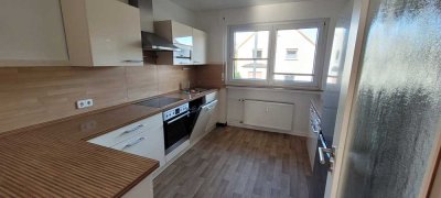 Modernisierte 3-Zi.-Wohnung mit EBK und Balkon -wohnen vor den Toren Frankfurts und des Taunus