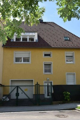 Gemütliche Dreizimmerwohnung im Dachgeschoß - provisionsfrei mit Privatgarten - ab August