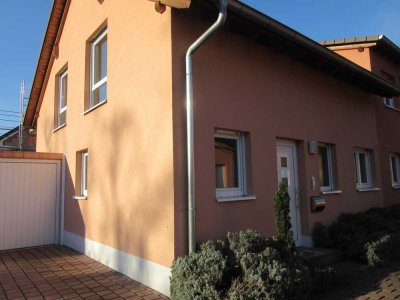 Charmantes Reihenendhaus mit Garage in Birkenheide