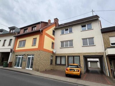 Heimbach-Weis, 3-Familien Wohnhaus plus Gewerbe im EG zu verkaufen