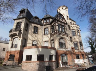 ** hochwertige 2-Zi-Wohnung mit Wohnküche und Balkon - Platanenstraße 9 -direkt am Bergzoo**