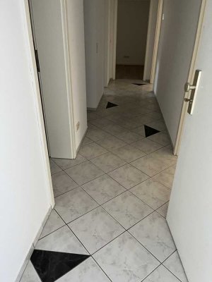 Erstbezug nach Sanierung mit Balkon: freundliche 3-Zimmer-Wohnung in Oestrich-Winkel