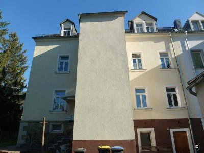 Gemütliche 2-Zimmer-Dachwohnung mit neuem Laminatboden, Essküche und Badewanne * Gartennutzung mgl.