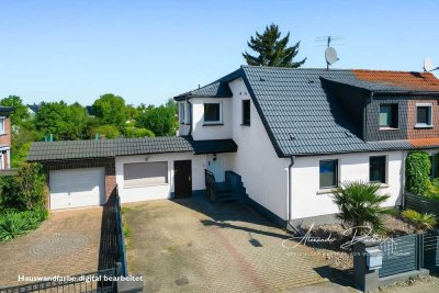 Wohnen wie im Urlaub – Stilvolle Doppelhaushälfte mit Pool in bester Wohnlage