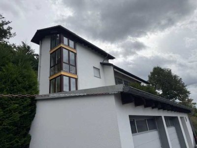 Geräumiges, preiswertes und modernisiertes 7-Zimmer-Einfamilienhaus mit geh. Innenausstattung