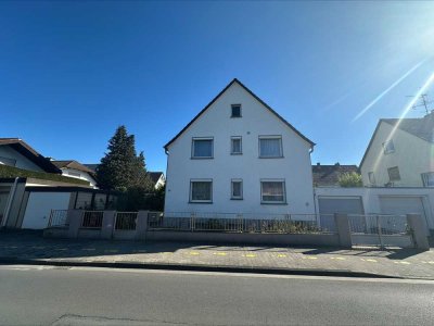 Charmantes Zweifamilienhaus in zentraler Lage