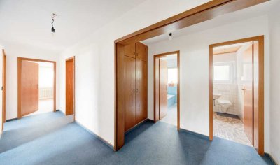 Großzügige 4-Zimmer-Wohnung + 1-Zimmer Apartment im Dachgeschoss **GARAGE**