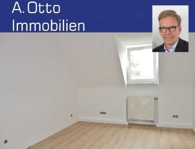 Krefeld - Zentrum, komplett renovierte 3 Zimmer Dachgeschoss Wohnung, Wannenbad, Garage möglich