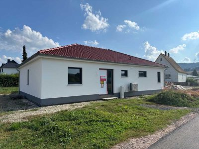 *reserviert*Neubau Bungalow mit Grundstück und Garten in schöner Lage