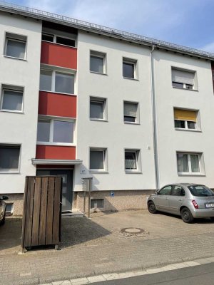 Moderne,  hochwertige 2,5-Zimmer-Wohnung mit Einbauküche in Frankfurt Bergen