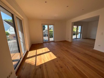 Alles Neu in schöner Lage von Bad Homburg! 3 Zi., gr. Küche, Tgl. Bad, A+ 15 kwh, Stellplatz, U-Bahn