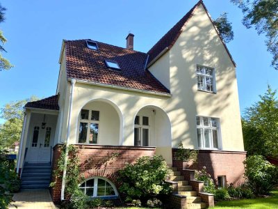 Rarität in Falkensee: Traumhafte Altbauvilla von 1904 mit großem Garten – provisionsfrei