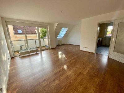 Großzügige und helle 3-Zimmer-Wohnung mit Dachloggia in Bayreuth-Meyernberg
