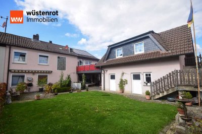 Zweifamilienhaus mit vielseitigem Wohnkonzept, Einliegerwohnung & gepflegtem Garten in Neuhof
