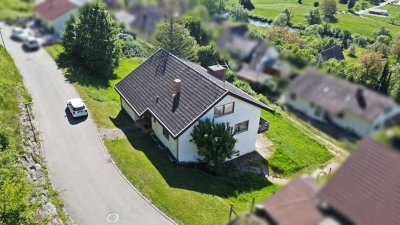 In idyllischer Lage -  EFH mit Einliegerwohnung und großem Grundstück