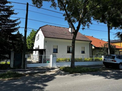 Einfamilienhaus ab sofort zu vermieten.