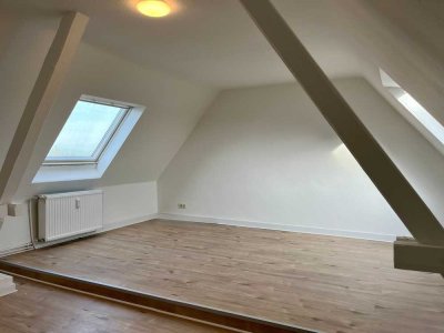 Helle 3-Zimmer-Dachgeschosswohnung - frisch renoviert - sofort frei!
