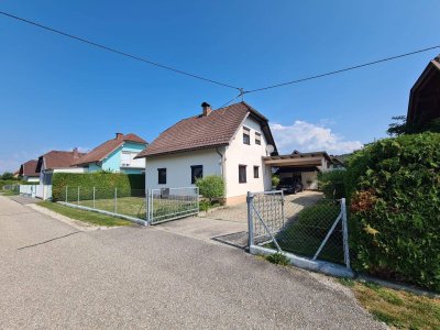 Einfamilienhaus mit Pool und Nebengebäuden