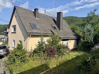 �Waldbreitbach: Freistehendes Einfamilienhaus mit großem Grundstück – naturnah & ruhig