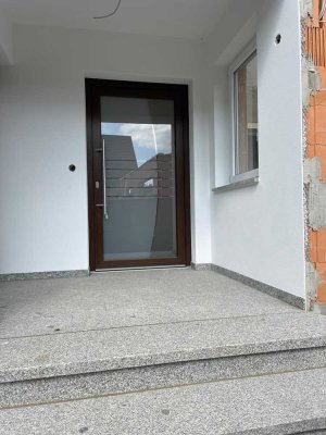 Erstbezug nach Sanierung mit EBK: Schöne 2-Zimmer-Hochparterre-Wohnung