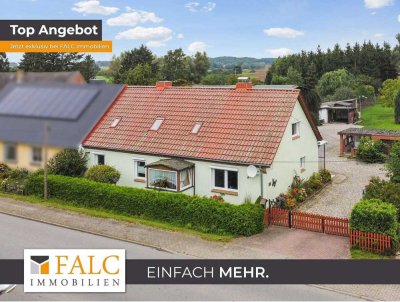 „Viel Platz zum Leben und Träumen – großzügiges Reihenendhaus mit Stallungen und Weitblick“