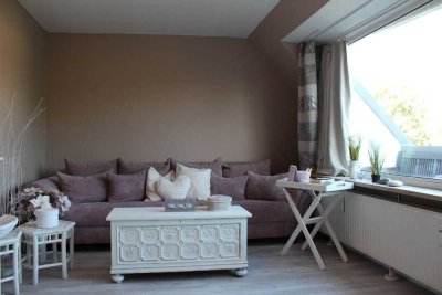 Gemütliche, helle 2-Zimmer Dachgeschosswohnung mit kleinem Balkon in Uetersen