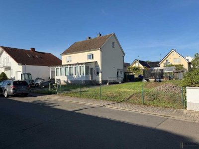 HEMING-IMMOBILIEN -  2015 saniertes Haus mit großem Grundstück in Ortsrandlage