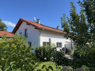 Ruhige, helle Doppelhaushälfte, neuwertig mit viel Platz, Doppelgarage, provisionsfrei