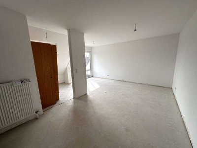 Moderne Dachgeschosswohnung Nähe Bahnhof - wird frisch renoviert