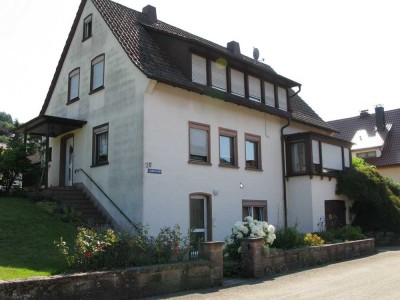 Zwei Familienwohnhaus  mit vermieteter Wohneinheit und separatem Büro