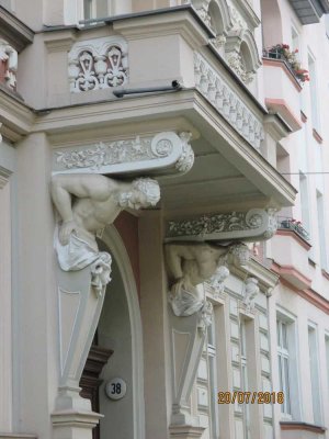 Schöne 3 Zi. Modern, EBK mit Bosch Spülm. Zentral, Nähe Kleistpark,